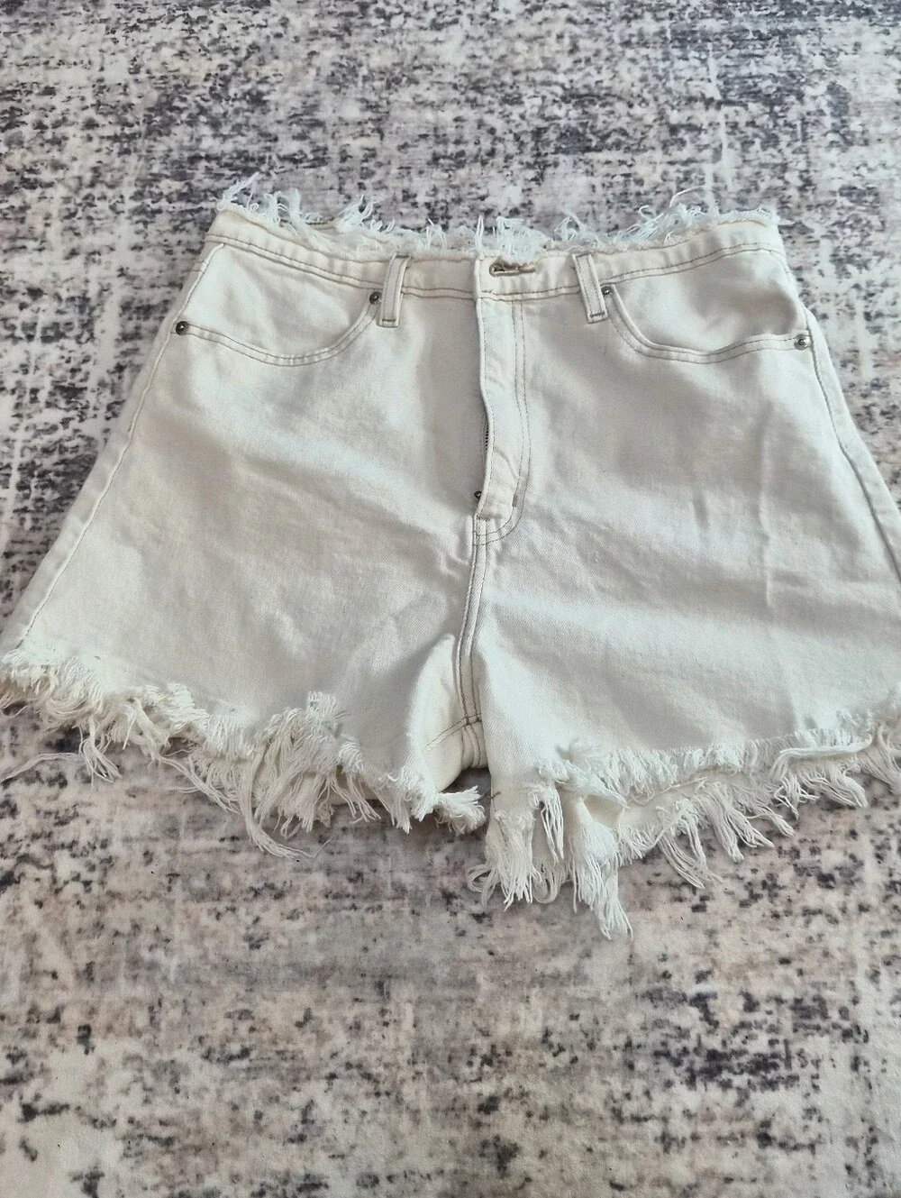 Levi Frayed Hem Women's Cream Denim Shorts